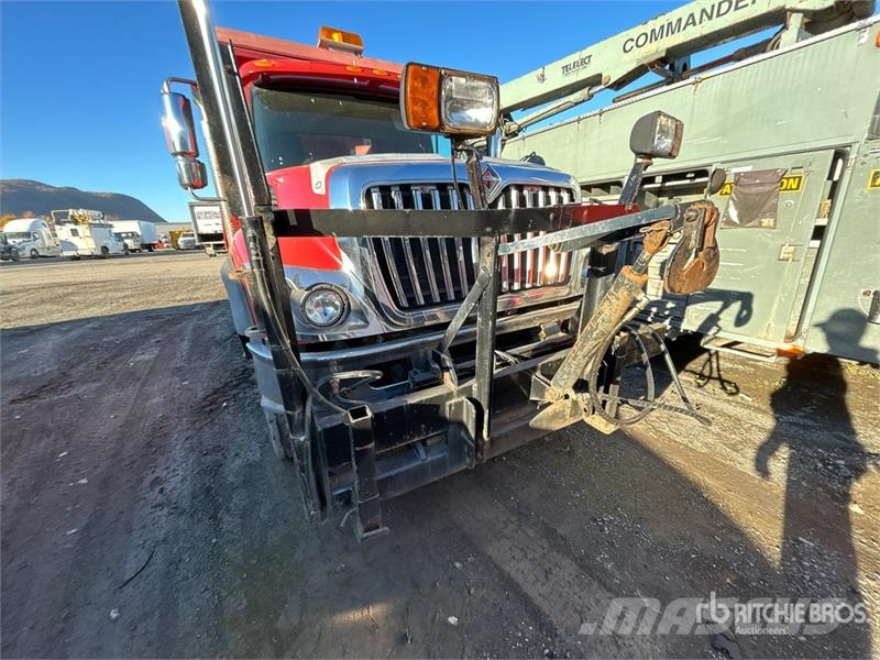 International 7400 Komunální / Multi-užitková vozidla