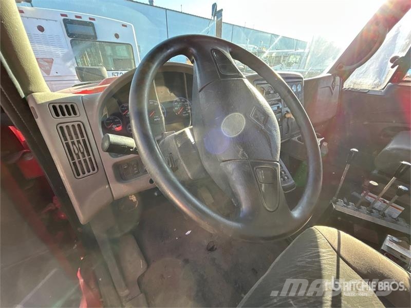 International 7400 Komunální / Multi-užitková vozidla