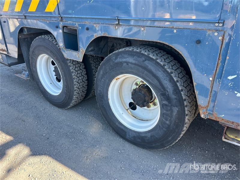 International 7400 Nostolava-autot