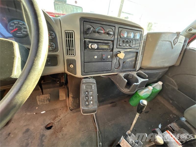 International 7400 Komunální / Multi-užitková vozidla