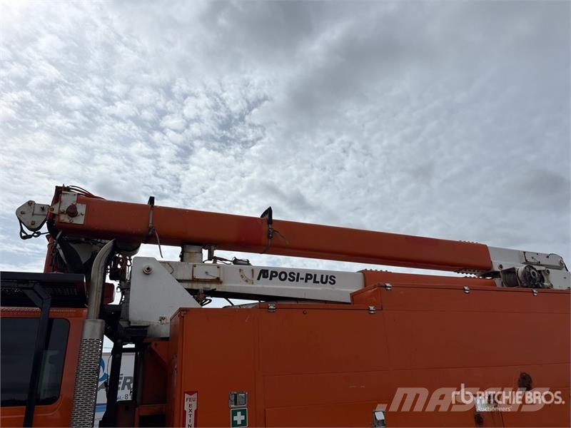 International 7400 Camion nacelle