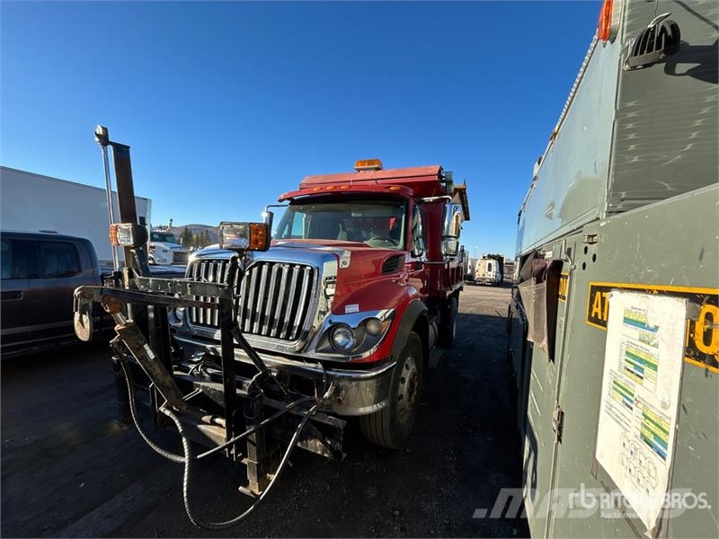 International 7400 Komunální / Multi-užitková vozidla