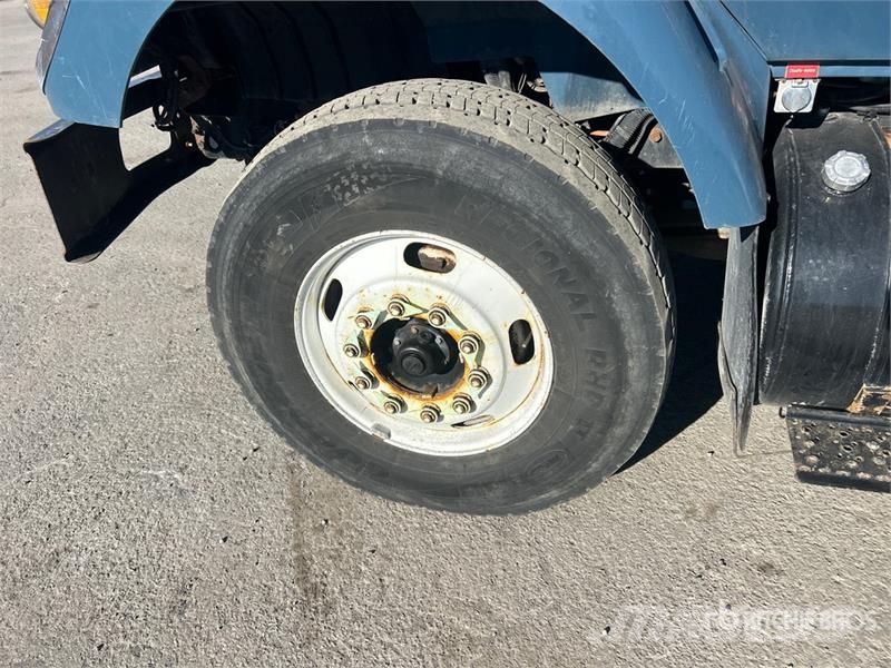 International 7400 Nostolava-autot