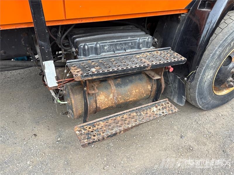 International 7400 Camion nacelle