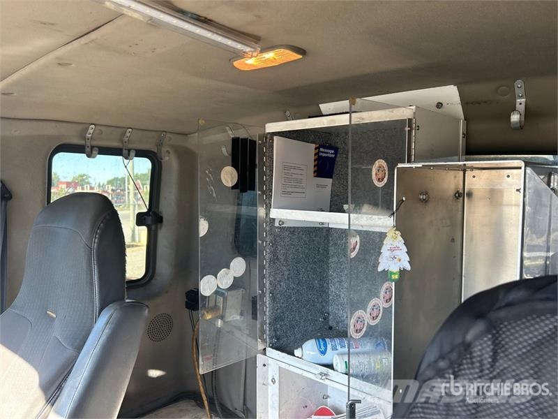International 7400 Nostolava-autot