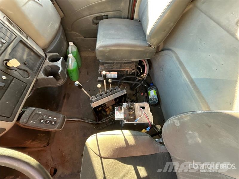 International 7400 Komunální / Multi-užitková vozidla