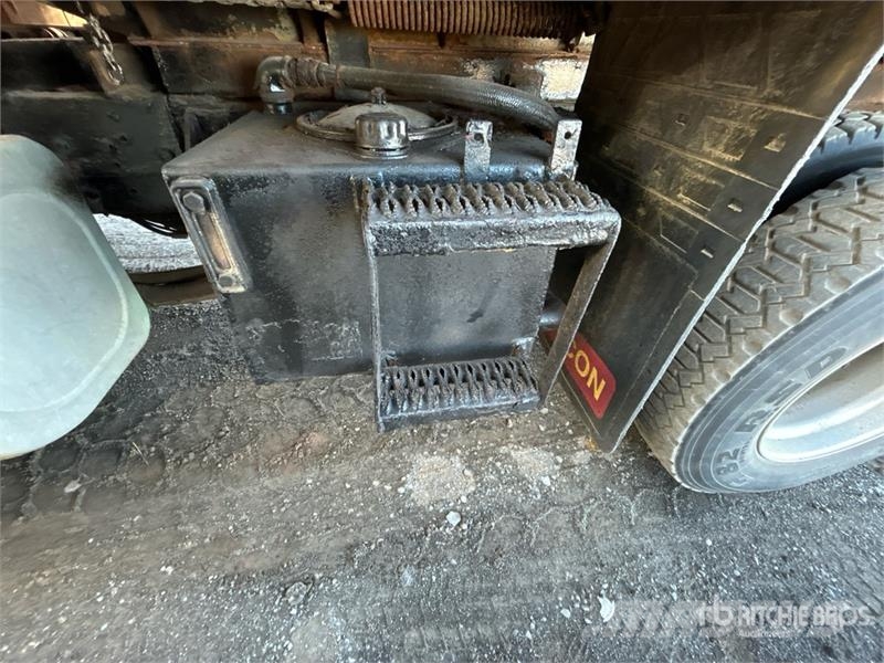 International 7400 Komunální / Multi-užitková vozidla