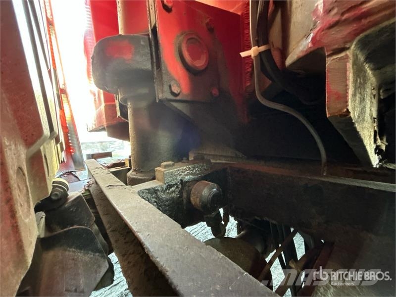 International 7400 Komunální / Multi-užitková vozidla