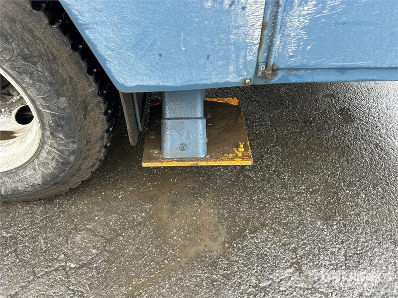 International 7400 Auto košare
