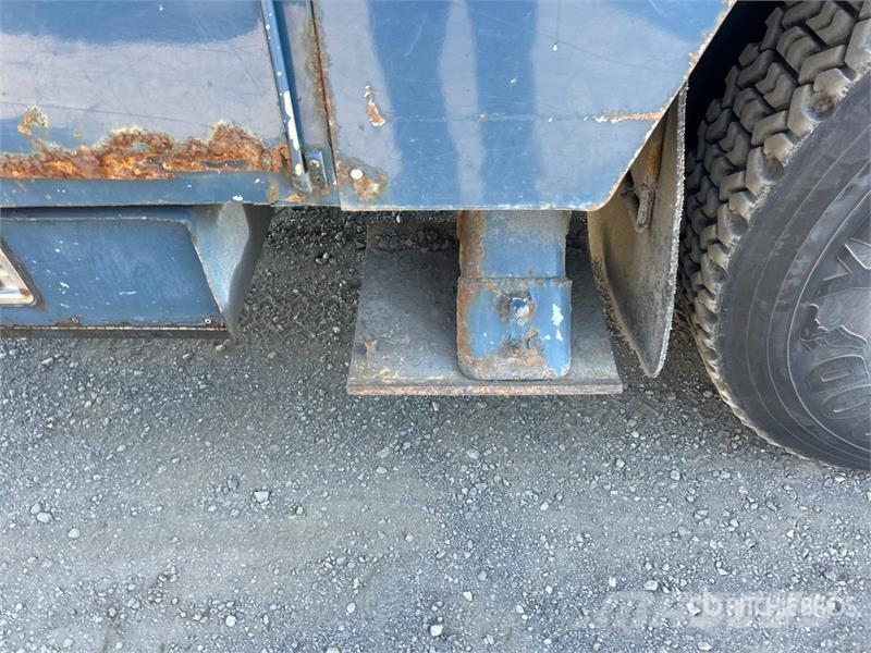 International 7400 Nostolava-autot
