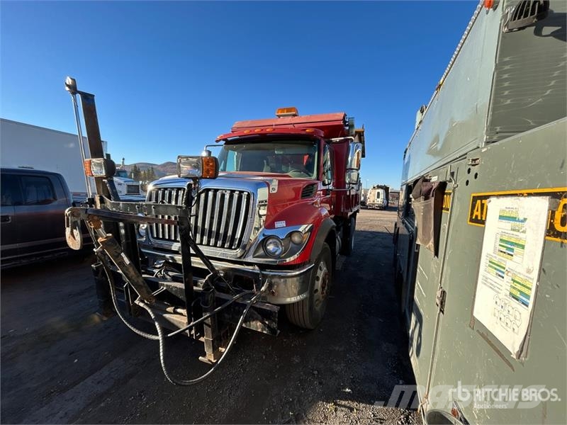 International 7400 Komunální / Multi-užitková vozidla