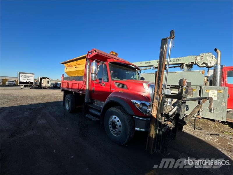 International 7400 Komunální / Multi-užitková vozidla