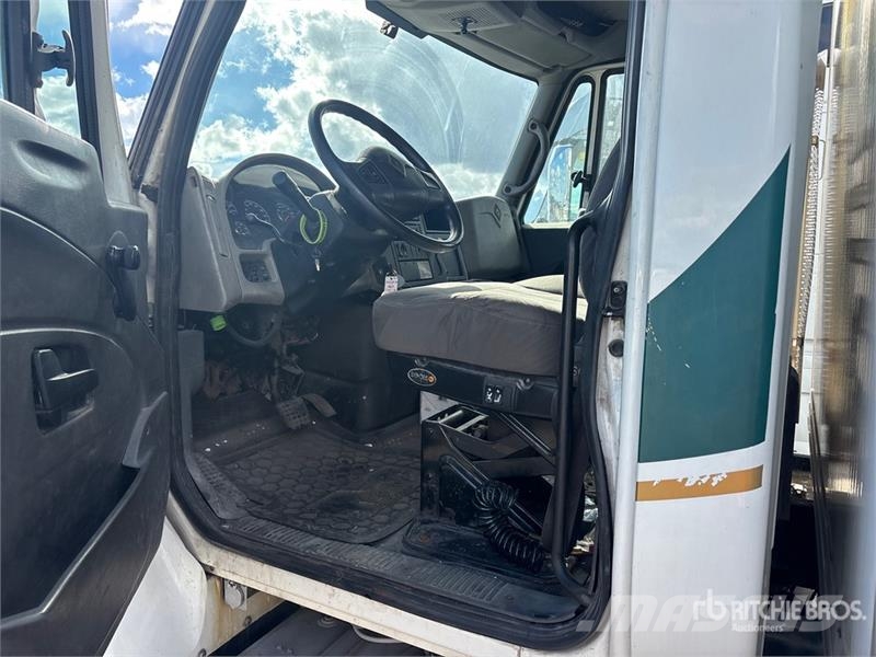 International 7400 4x2 Mobile Shredding Truck Специальные грузовики