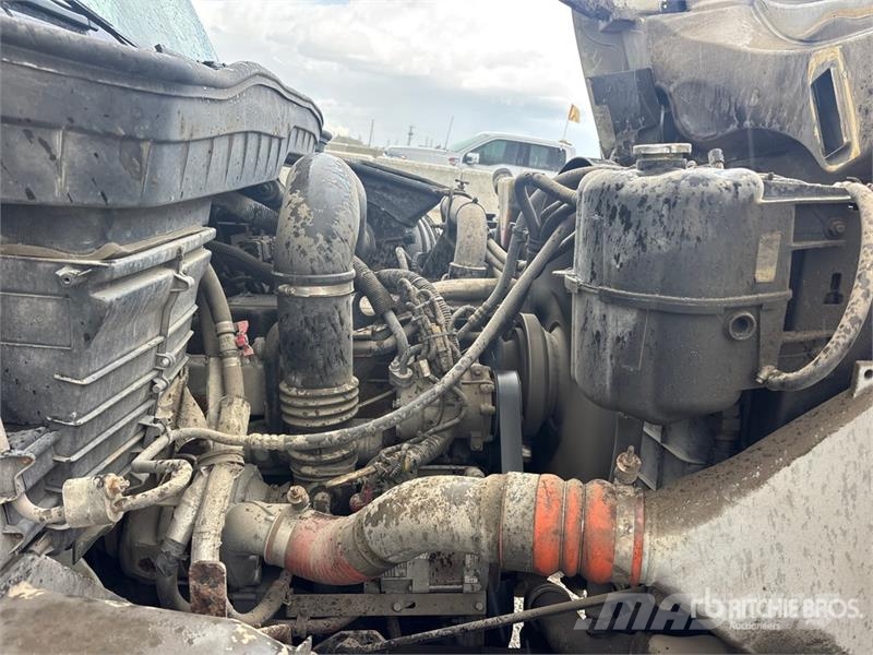 International 7400 4x2 Mobile Shredding Truck Специальные грузовики