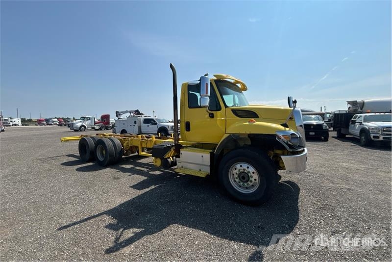International 7500 Кабини