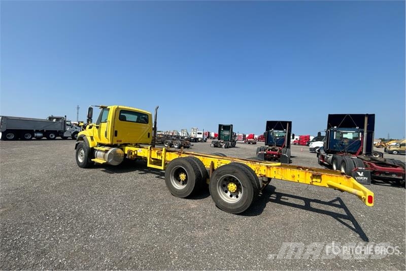 International 7500 Кабини