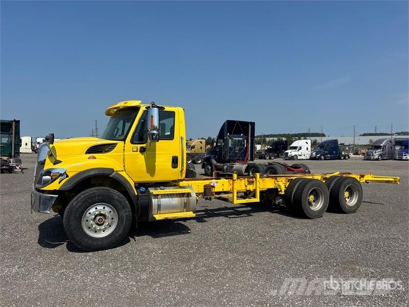 International 7500 Кабини
