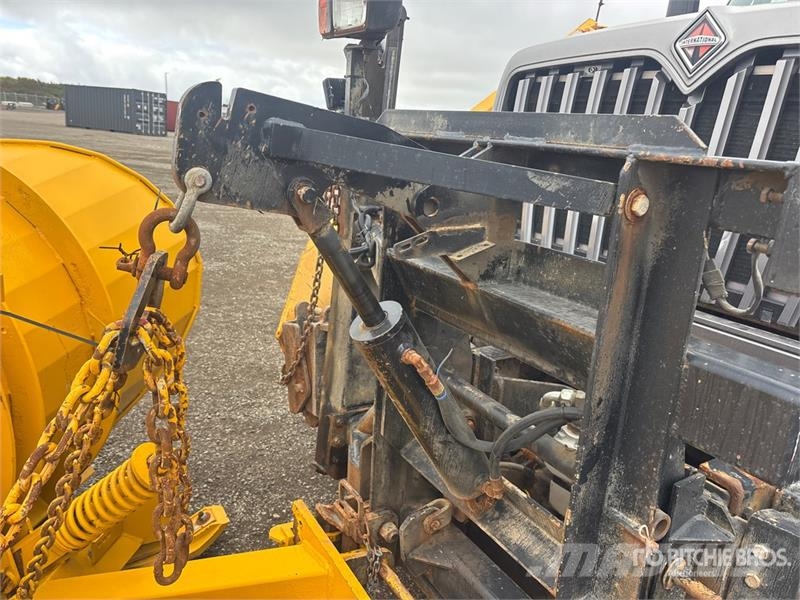 International 7500 6x4 Snow Plow Truck Kommunal-Sonderfahrzeuge