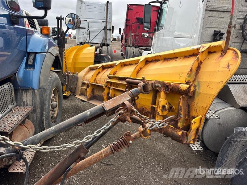 International 7500 6x4 Snow Plow Truck Kommunal-Sonderfahrzeuge