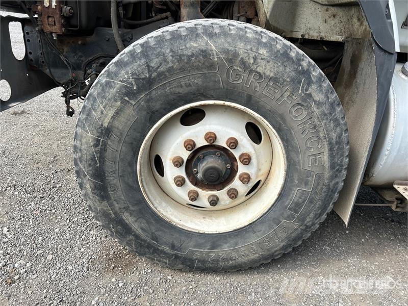 International 7600 Cabinas