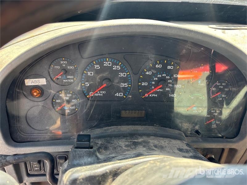 International 7600 Autre camion
