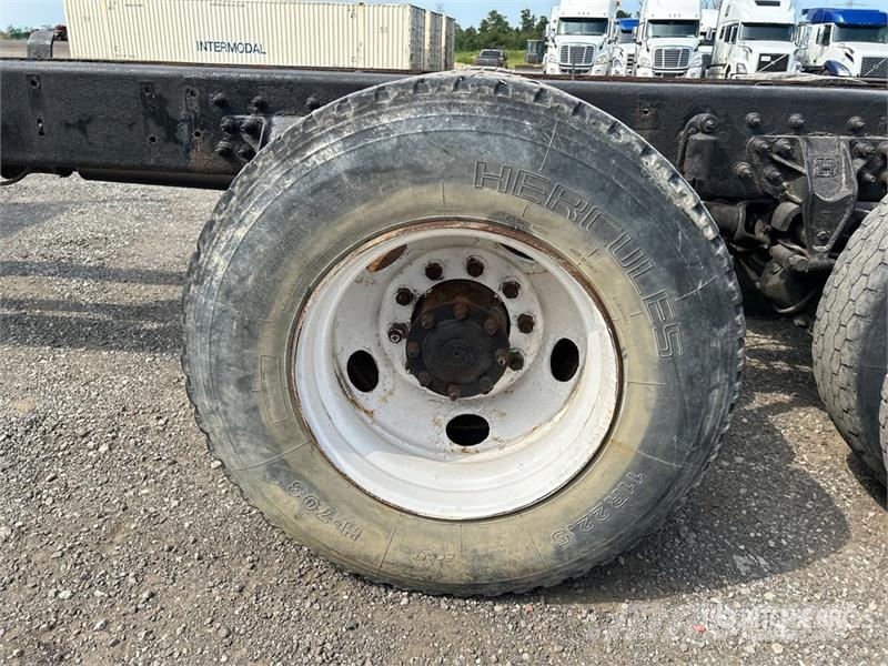 International 7600 Cabinas