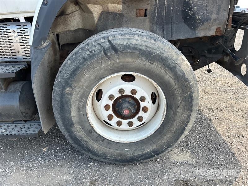 International 7600 Cabinas