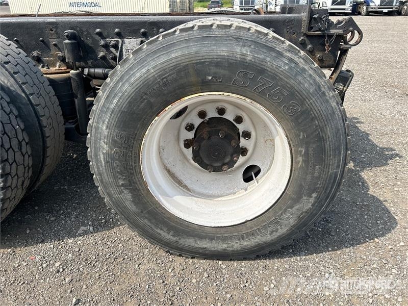 International 7600 Cabinas
