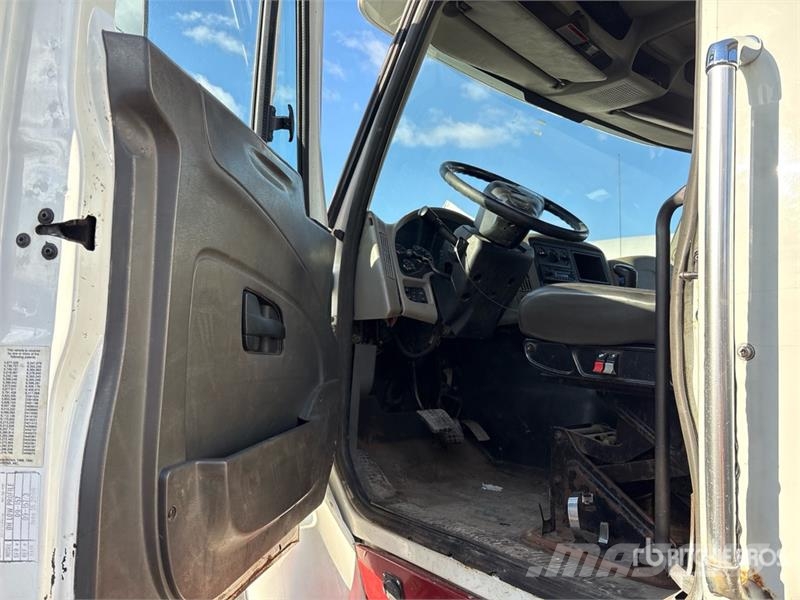 International 7600 Camiones portacubetas