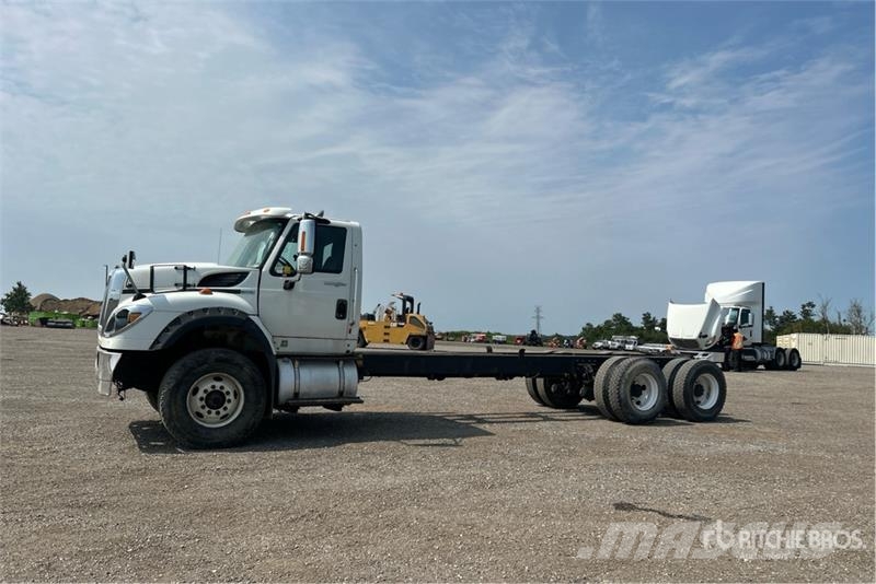 International 7600 Cabinas