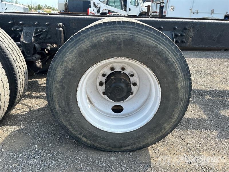 International 7600 Cabinas