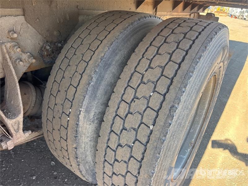 International 7600 Autre camion