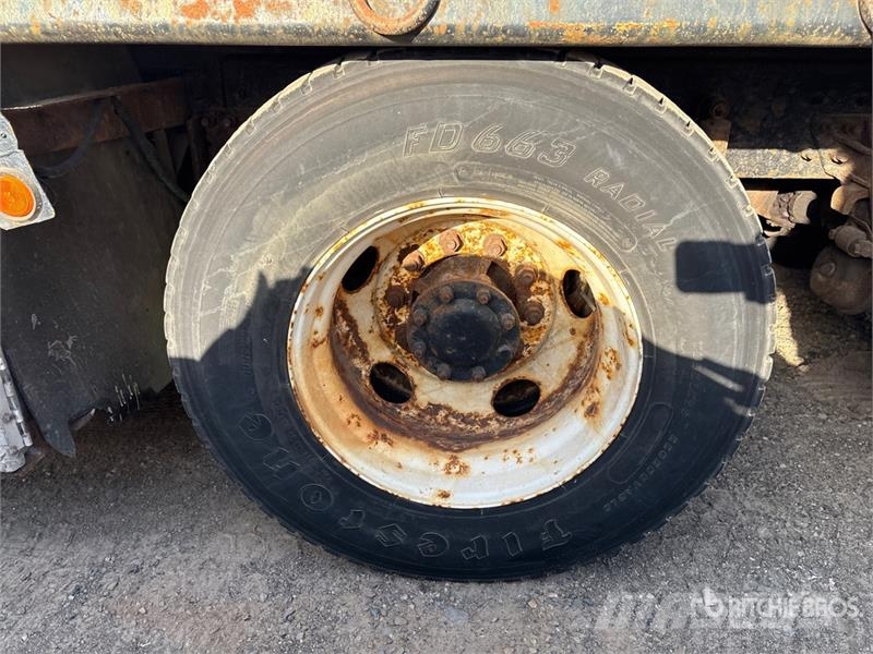 International 7600 Camiones portacubetas