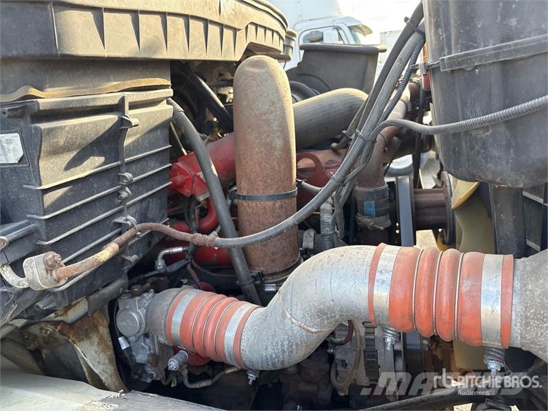 International 7600 Camiones portacubetas