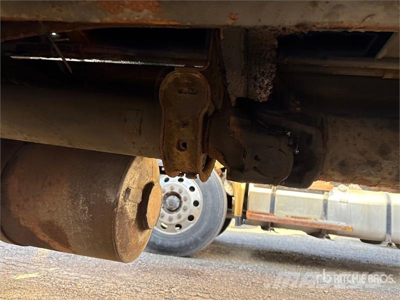 International 7600 Camiones portacubetas
