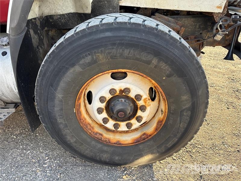 International 7600 Camiones portacubetas