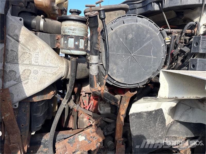 International 7600 Camiones portacubetas