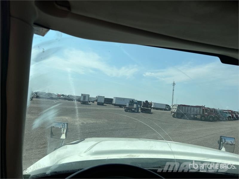 International 7600 Cabinas