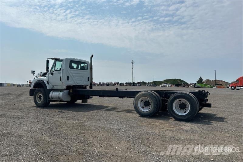 International 7600 Cabinas