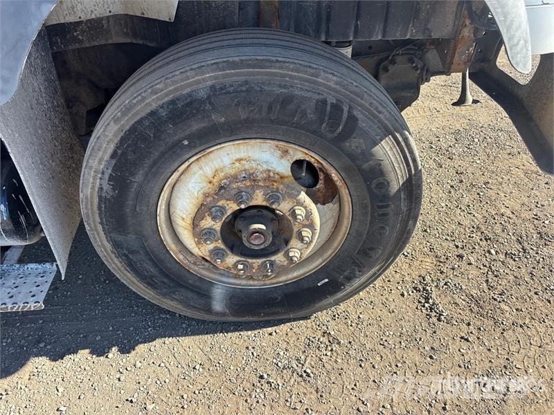 International 7600 Autre camion