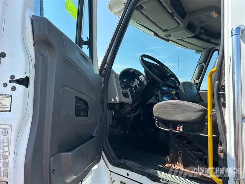 International 7600 Cabinas