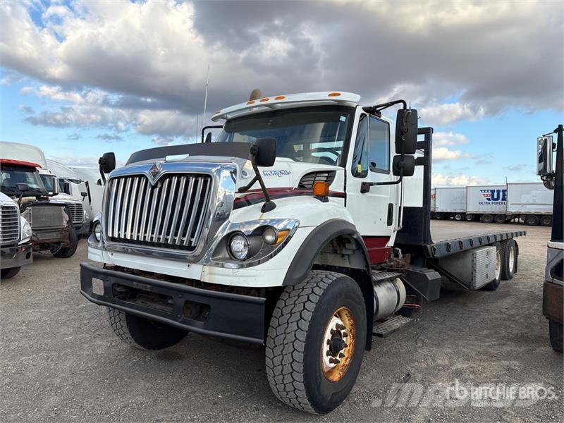 International 7600 Camiones portacubetas