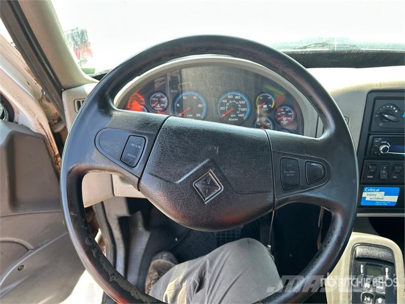 International 7600 Cabinas