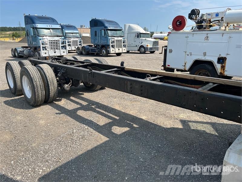 International 7600 Cabinas