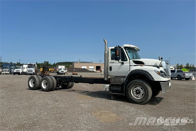 International 7600 Cabinas
