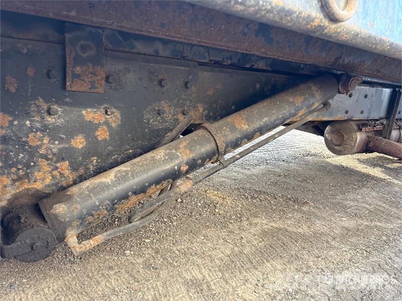 International 7600 Camiones portacubetas