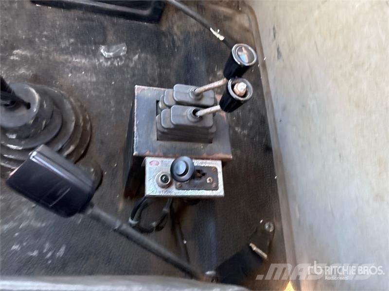 International 7600 Camiones portacubetas