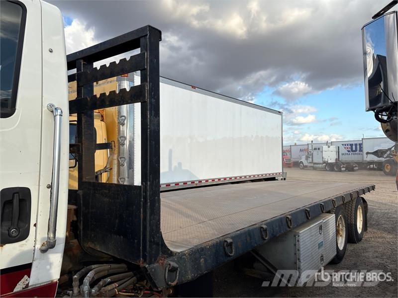 International 7600 Camiones portacubetas