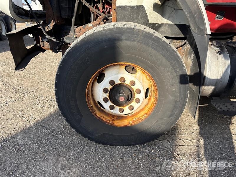 International 7600 Camiones portacubetas