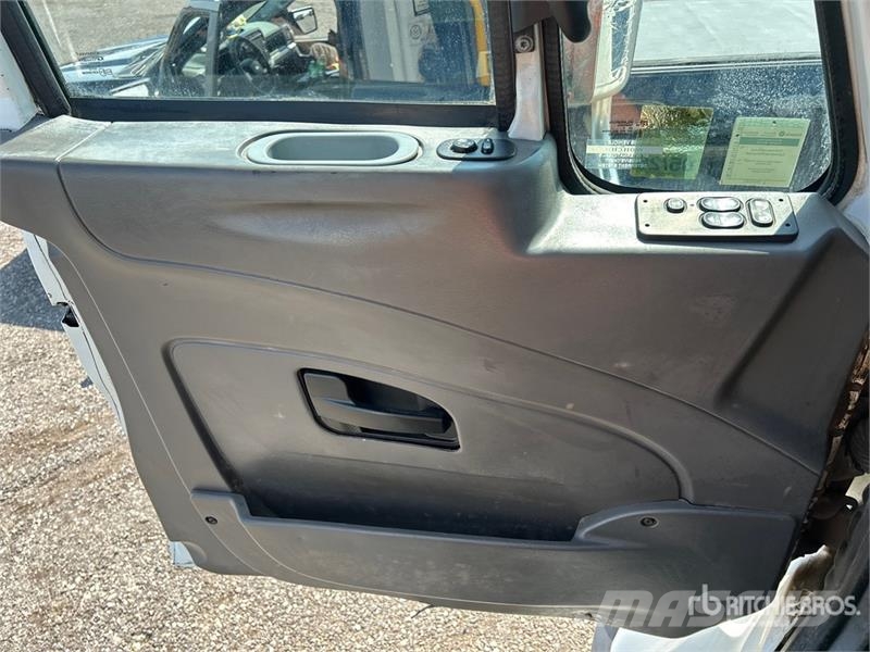 International 7600 Cabinas